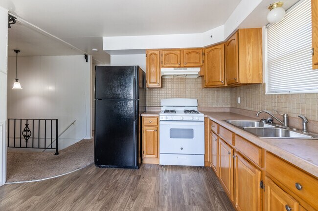 Building Photo - 1681 Lonedell Rd