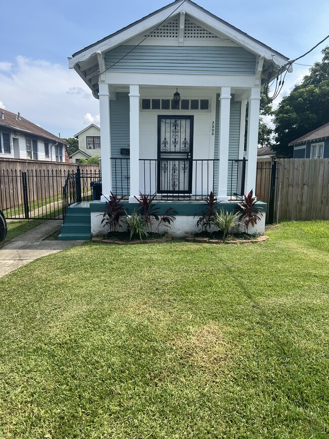 Primary Photo - 2500 Clover St