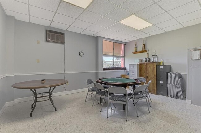 Building Photo - 226 3rd St E
