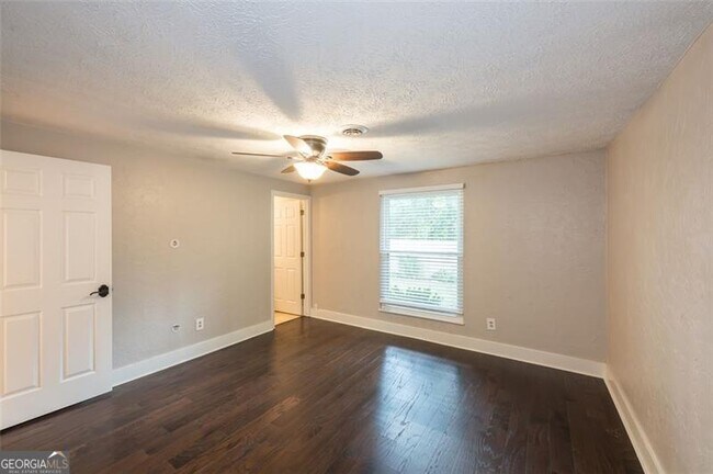 Building Photo - 1135 Worthington Hills Dr