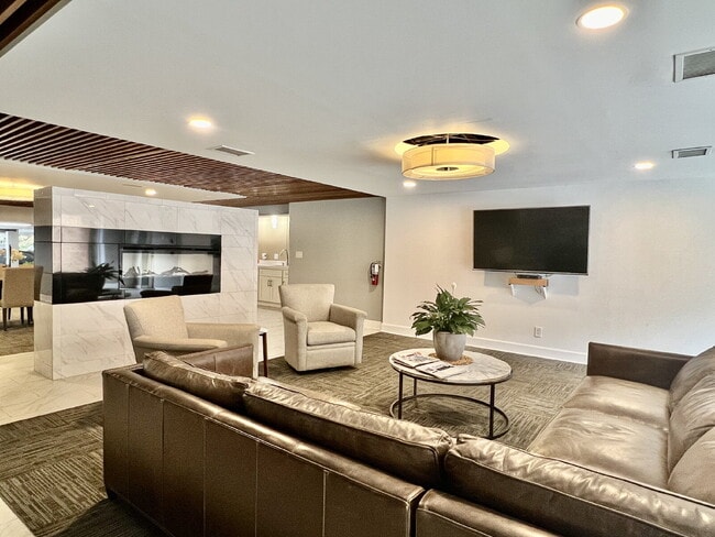 Building Photo - FULLY FURNISHED LUXURY CONDO!