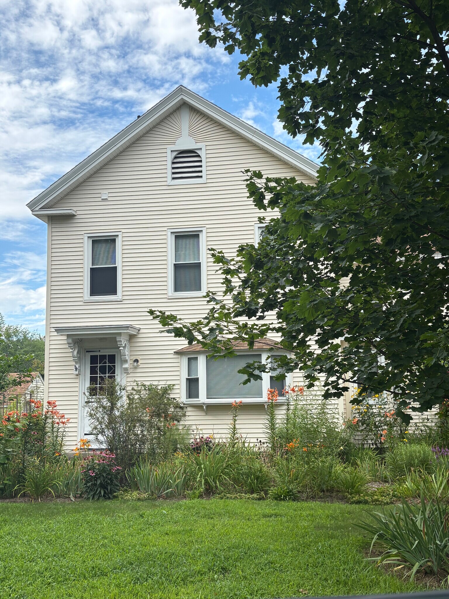 Building Photo - 29 Spaulding St
