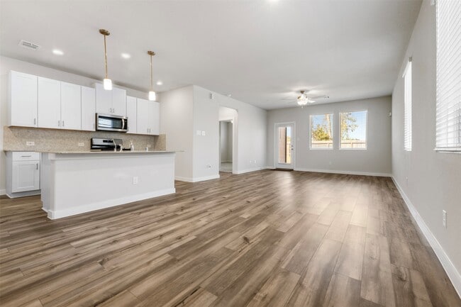 Building Photo - 18719 Chisholm Mdws Dr