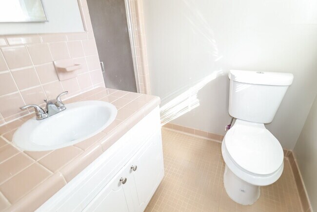 Building Photo - 208 Sam Pate Dr