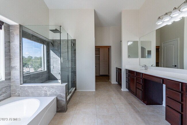 Building Photo - 2943 E Quiet Hollow Ln