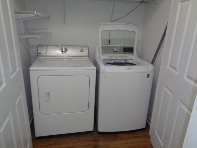 Building Photo - House For Rent in NW Greensboro!