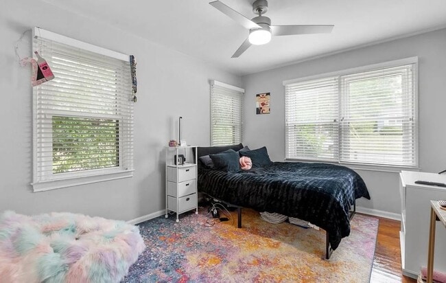 Building Photo - 4 bedroom 2 bath house fully renovated, Available August 2026!