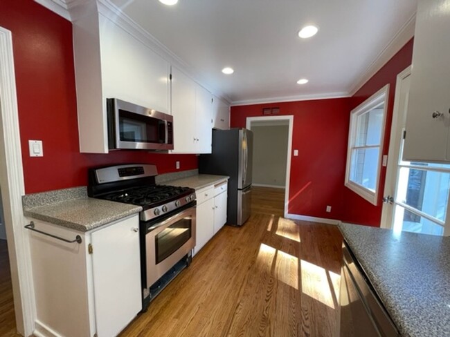 Building Photo - Charming single level home in Orinda-Avail...