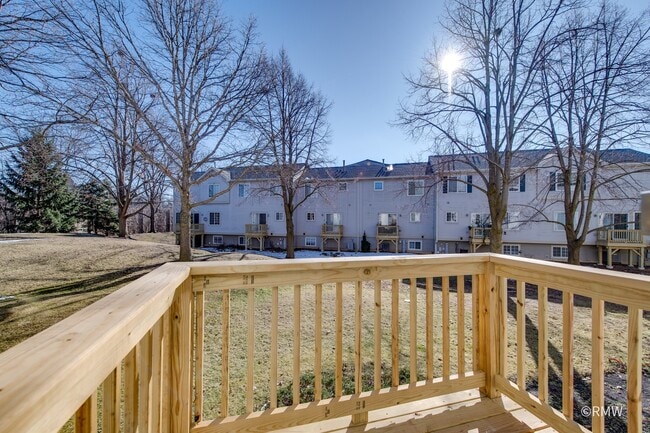 Building Photo - 27 Monarch Dr