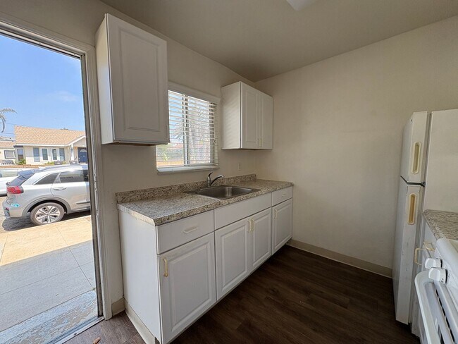 Building Photo - Experience the coastal charm of Oceanside,...