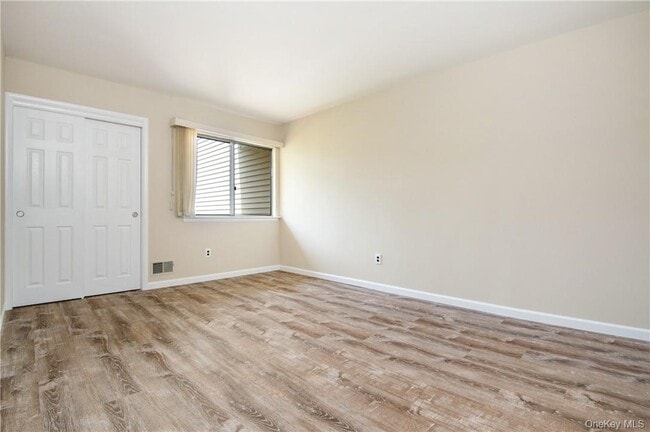Building Photo - 96 Molly Pitcher Ln
