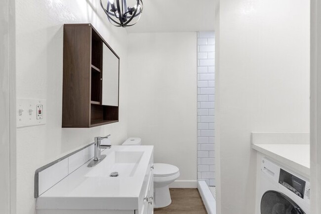 Building Photo - Brand new 3 bedroom renovation next to His...