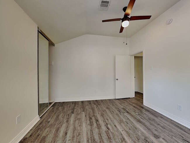 Building Photo - 9167 Golden Sunshine Dr