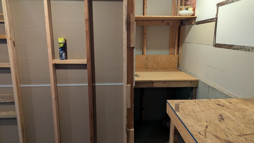 Bench. - 245 SW Chartwell Pl