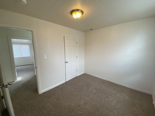 Building Photo - 856 S 900 W