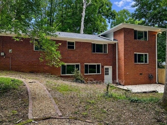 Building Photo - 3720 Lake Dr SE