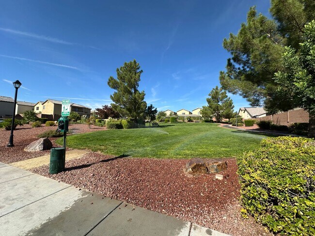 Building Photo - 3 BEDROOM + LOFT HOME IN GATED COMMUNITY I...