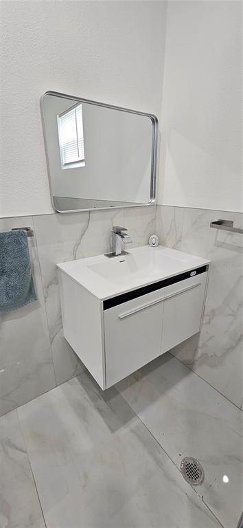 Building Photo - 528 Wideview Ave