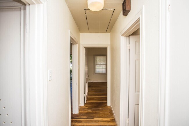 Building Photo - 2507 26th St