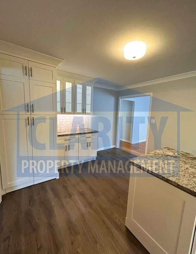 Building Photo - Charming 3-Bedroom Home in Central Cleveland