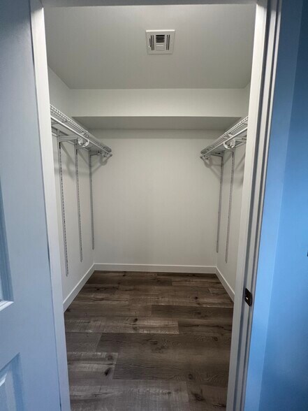 Building Photo - 35 Woodside Pl