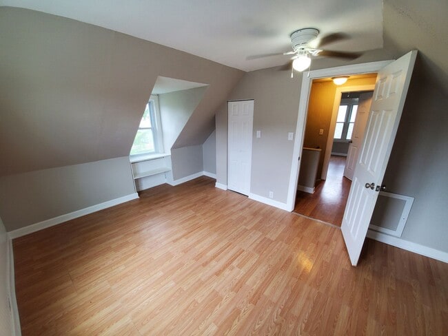 Building Photo - 4 Bedroom 1 Bath Home