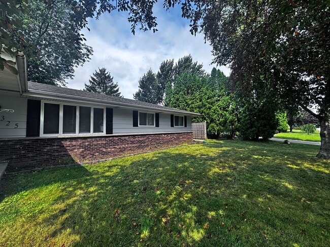 Building Photo - Beautiful 3 bedroom 2 bath Single Family H...