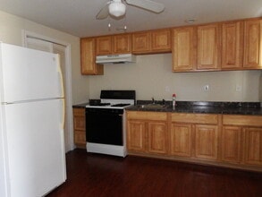 Building Photo - Nice Three bedroom w/ fenced yard