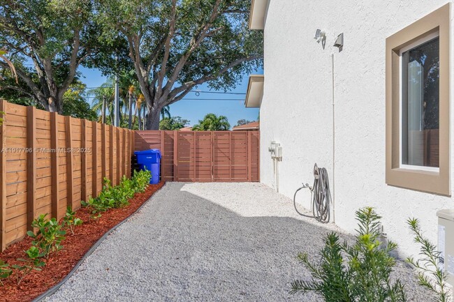 Building Photo - 2795 N 40th Ave