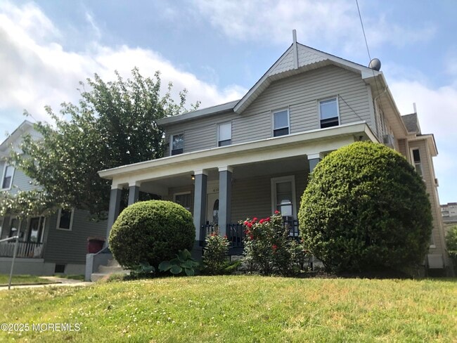Building Photo - 610 1st Ave