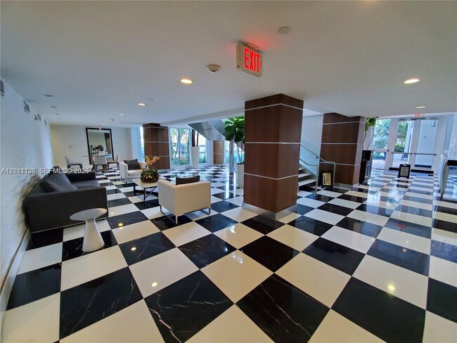 Building Photo - 1800 N Bayshore Dr