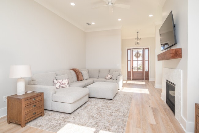 Building Photo - 55 Greystone Ct