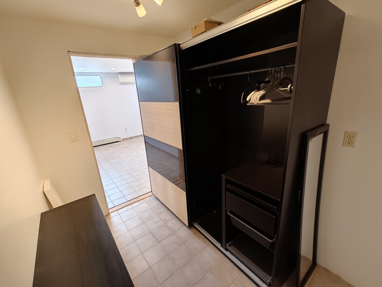 Walk in Closet - 39 Robertson Ave