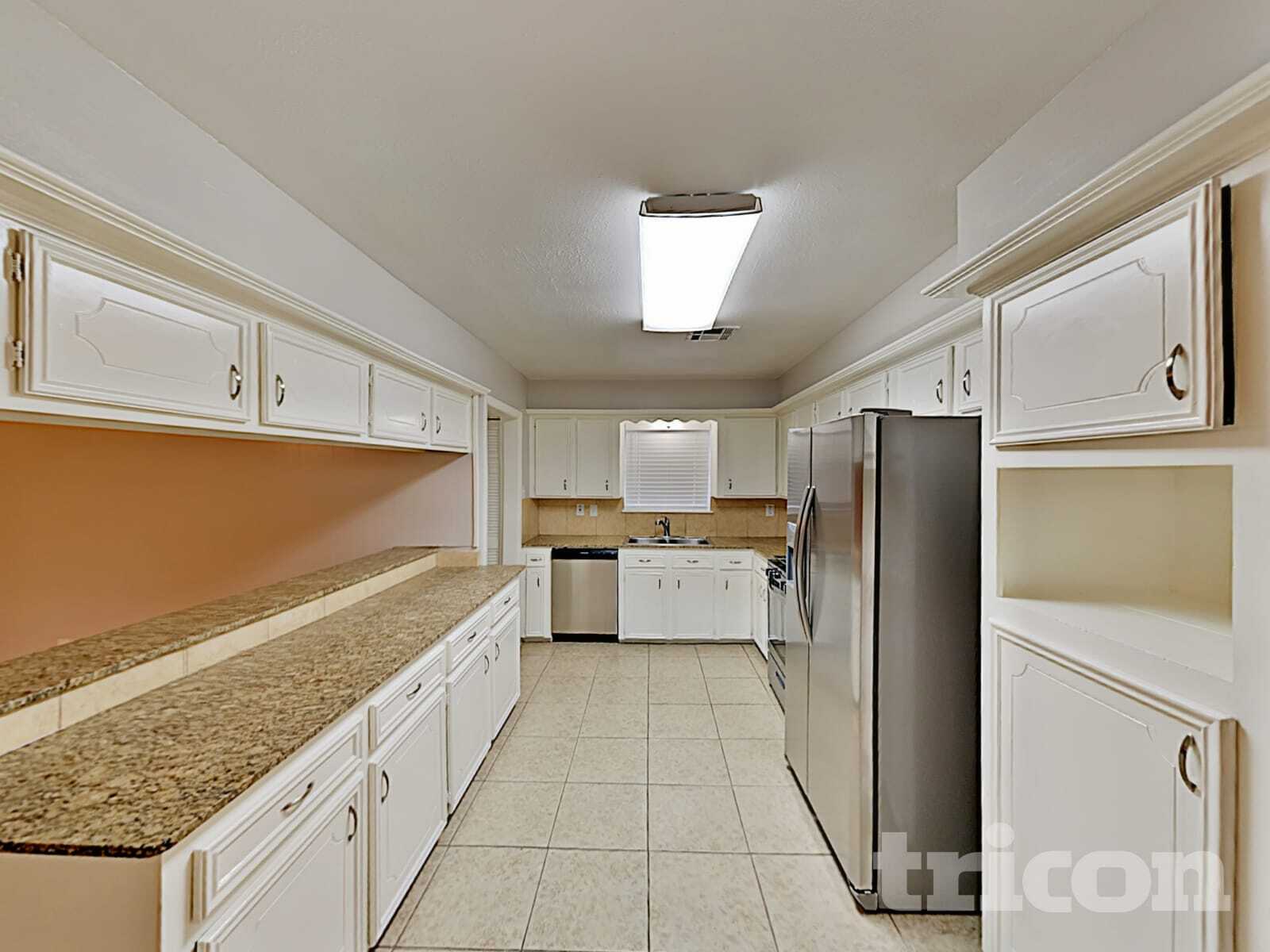 Building Photo - 411 E Carby Rd