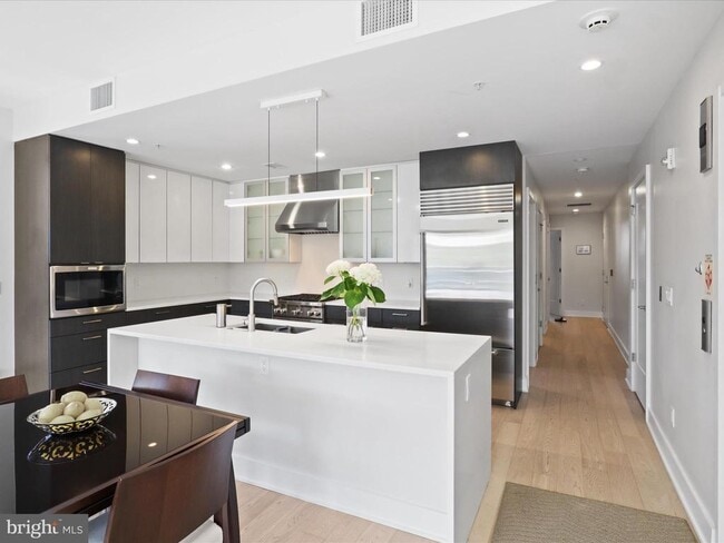 Building Photo - 1701 16th St N