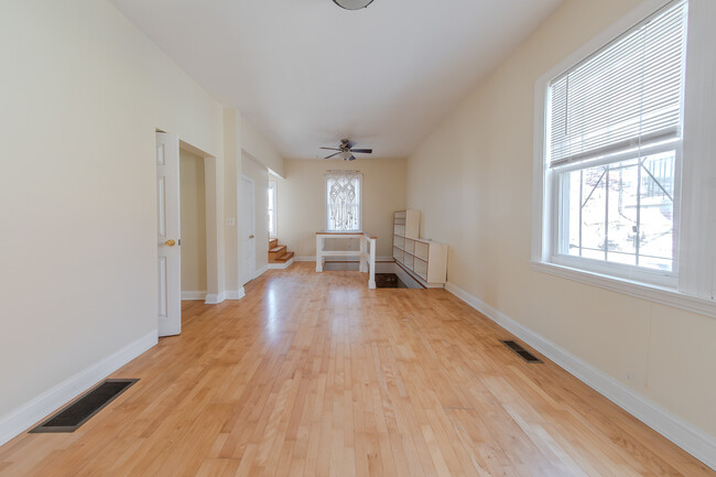 Building Photo - 1648 W Cullerton St