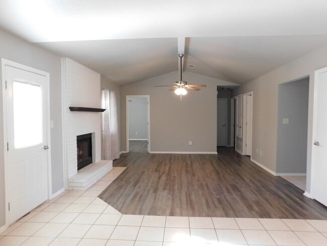 Building Photo - 3 bedrooms, 2 baths Van Buren AR