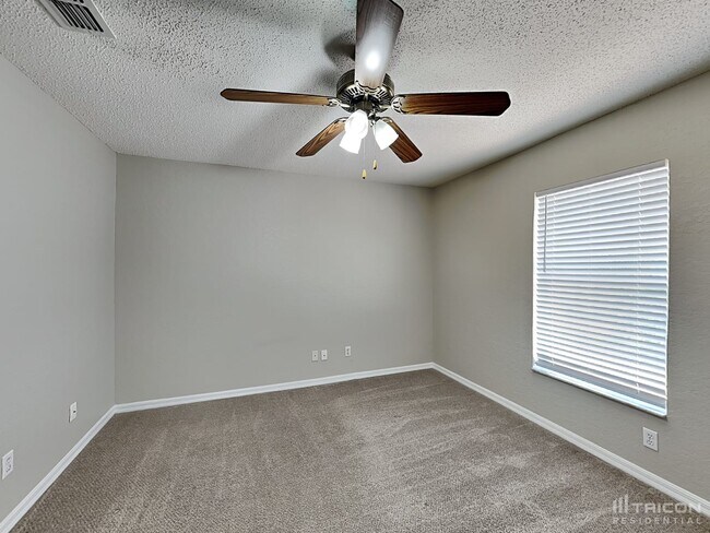 Building Photo - 3408 Montano Ave