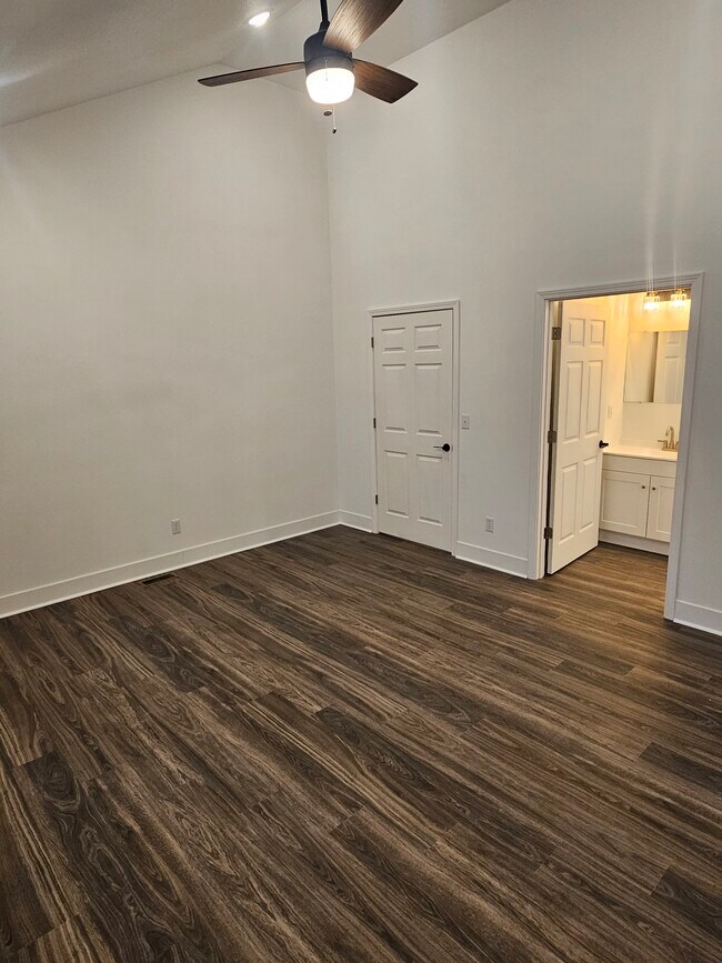 Building Photo - 260 Freedom Ave