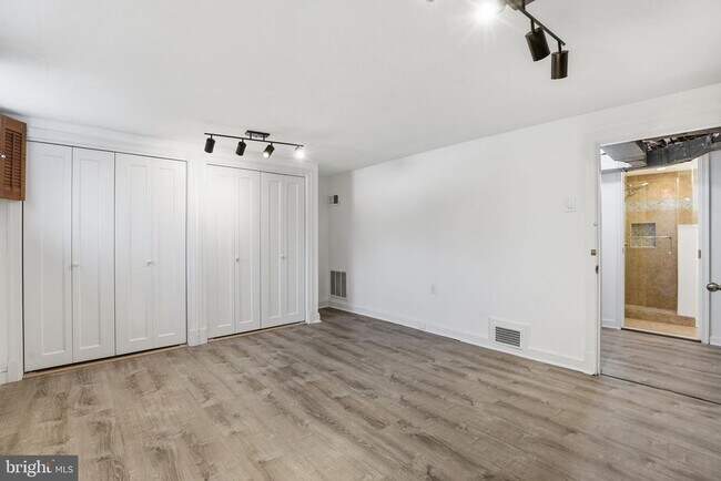 Building Photo - 618 Wayne Ave