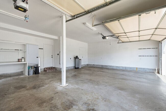 Building Photo - 408 W Fairway Ct