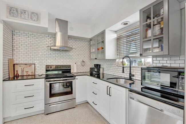 Building Photo - 1246 Johnson St