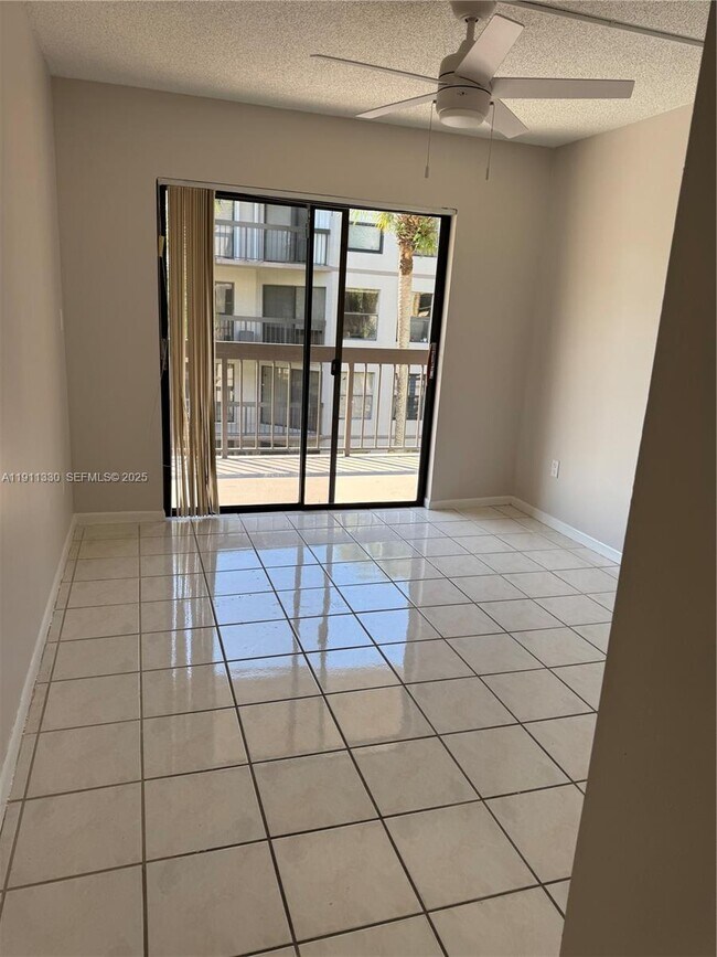 Building Photo - 8810 SW 132nd Pl