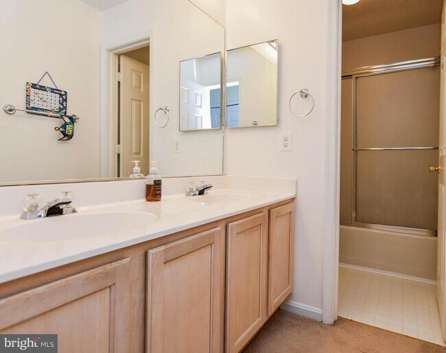 Building Photo - 5318 Halibut Pl