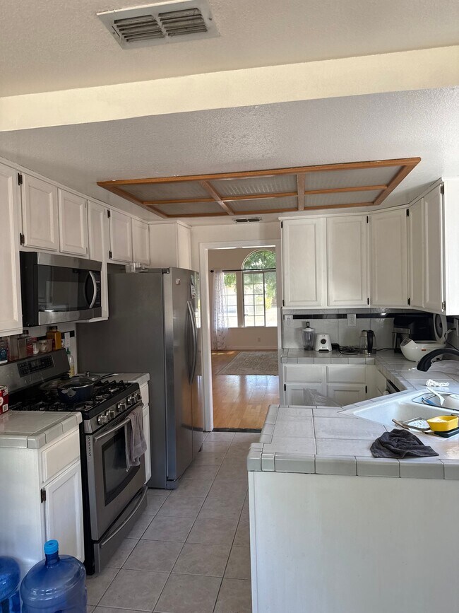 Building Photo - 8247 Derbyshire Cir