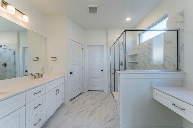 Building Photo - 1110 Stallion Ln