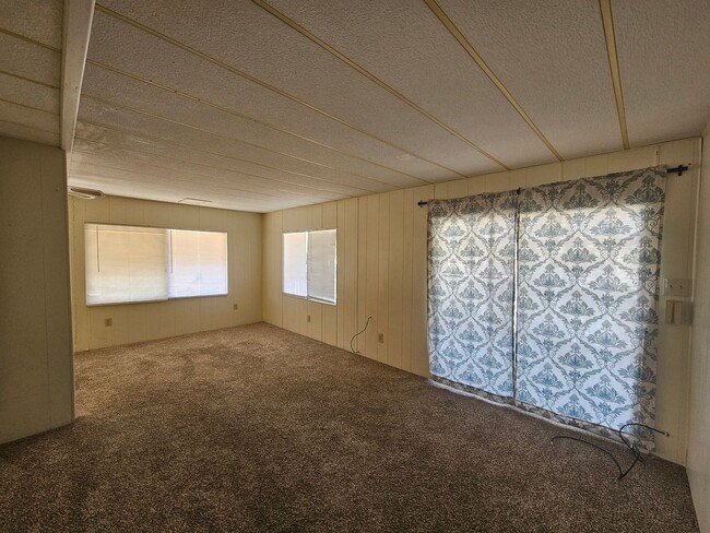 Building Photo - CUTE 2 Bed/2 Bath Mobile on 2 lots in Cent...