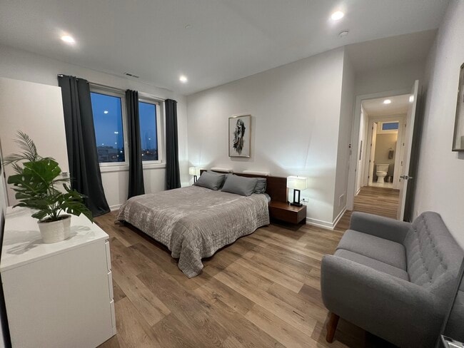 Building Photo - 815 N Richmond St