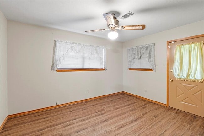 Building Photo - 2101 Bush Dr