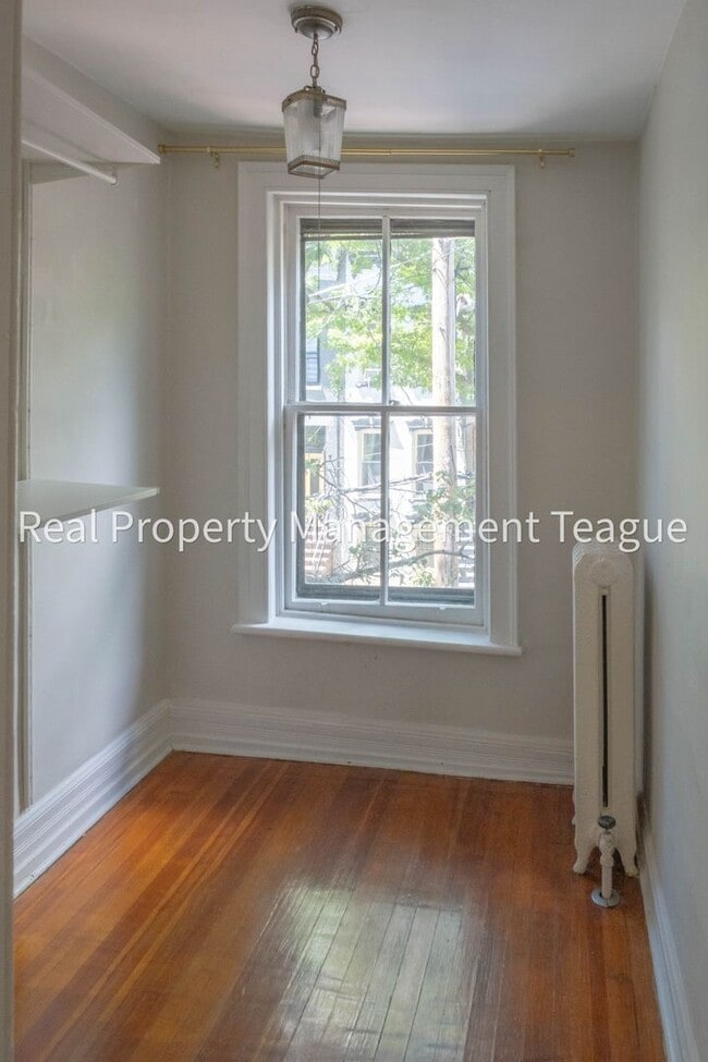 Building Photo - Beautiful Brownstone !